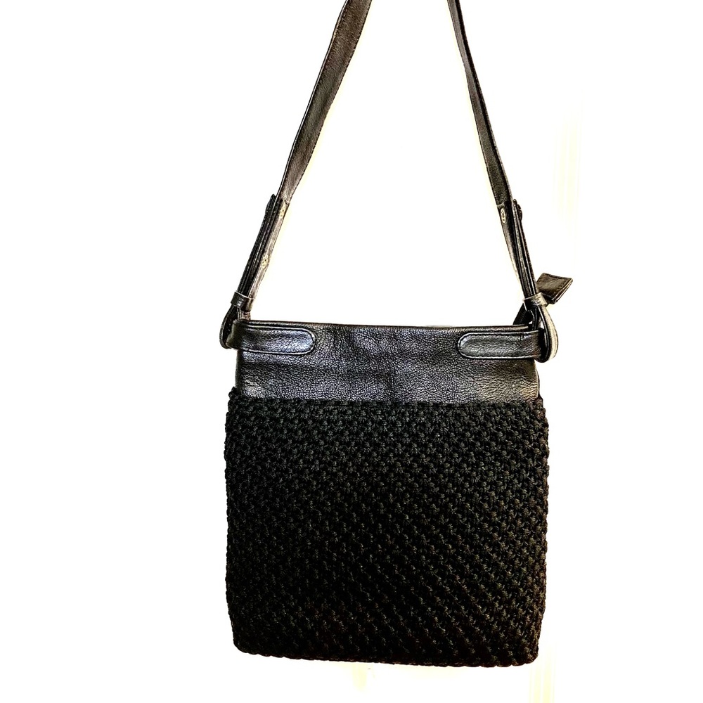 LEATHER Bag. Shoulder. Black. Pre Owned.